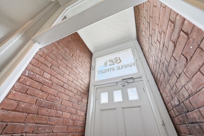 Building Photo - 7 Maple St