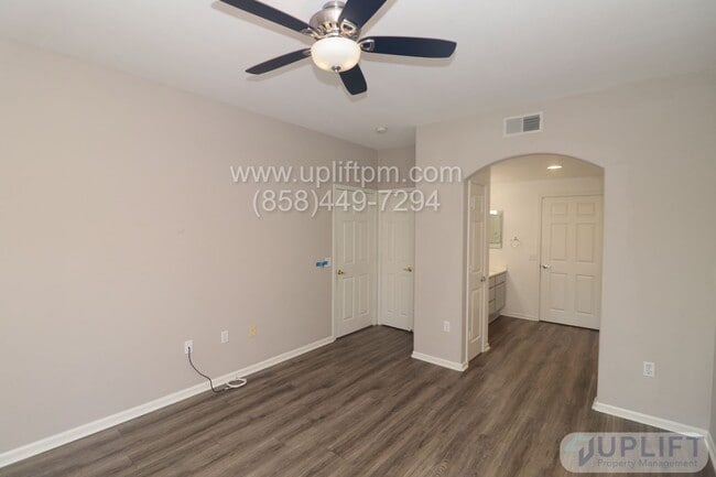 Building Photo - 3 Bed, 2 Bath Condo Near the Beach