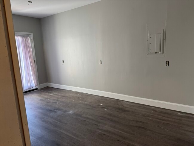 Building Photo - 199 Union St