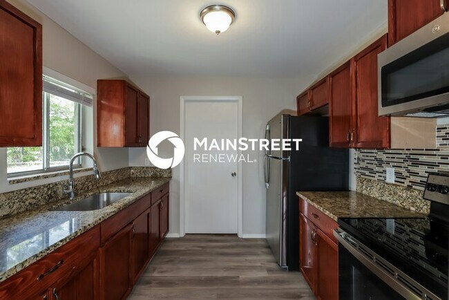 Building Photo - 3 Bedroom Pet-Friendly Home in Saint Petersburg, FL with Main Street Renewal