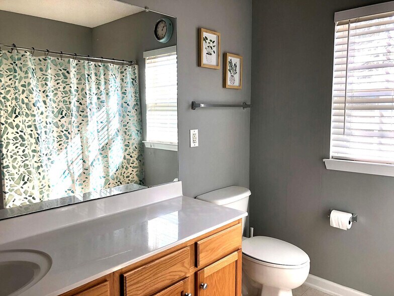 Building Photo - Room in Townhome on Summergrove Ct