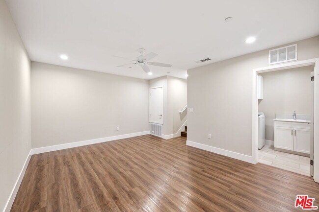 Building Photo - 4394 Paxton Pl