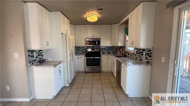 Building Photo - 1340 Roosevelt Ave