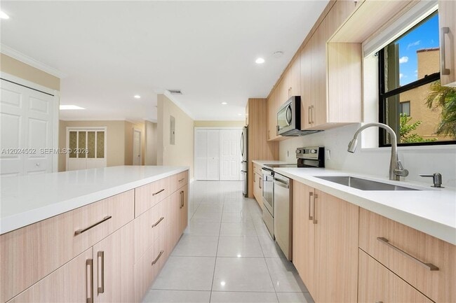 Building Photo - 3719 Estepona Ave