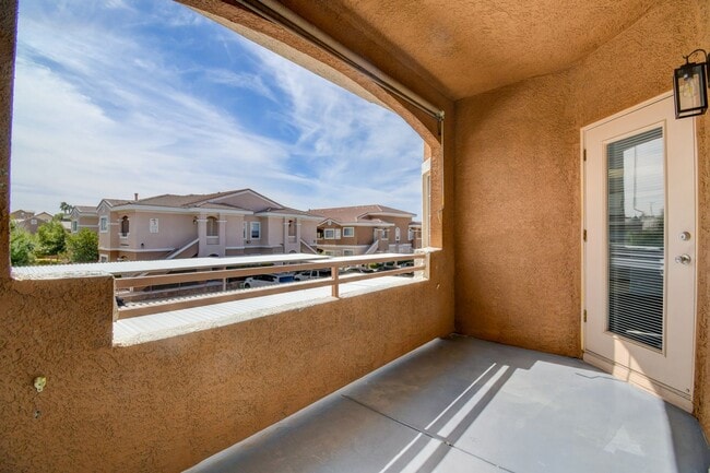 Building Photo - Beautiful 2 BR In Gated 89052 Community