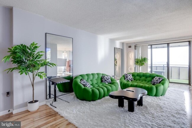 Building Photo - 250 S Reynolds St