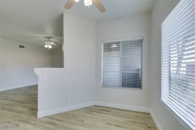 Building Photo - 5525 W Flamingo Rd