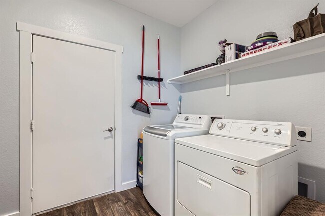 Building Photo - 13908 Neskar Dr