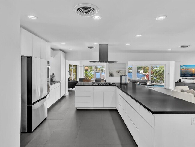 Building Photo - 1640 NE 43rd St