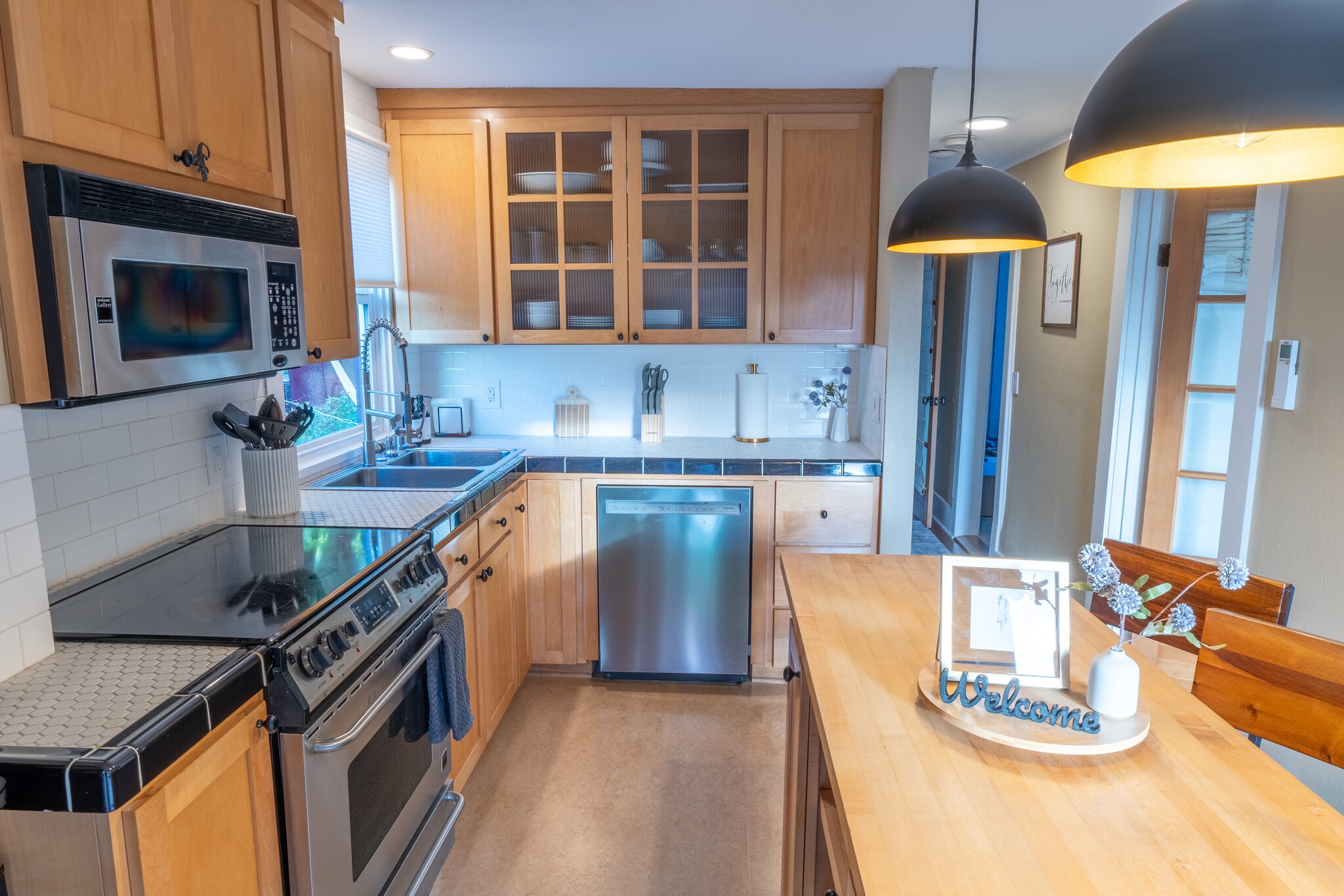 Fully stocked kitchen - 1519 32nd Ave