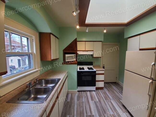 Building Photo - 7334 Jackson Ave