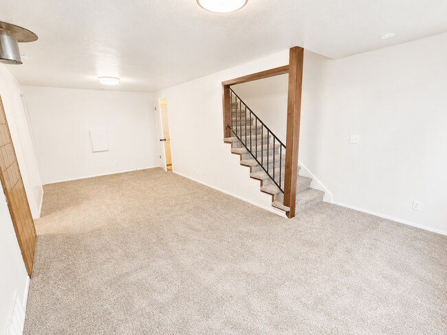 Building Photo - 51 W 1100 S