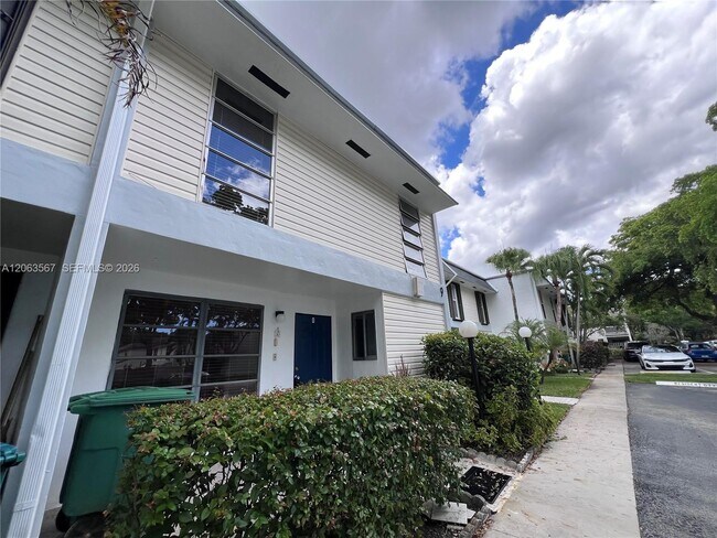 Building Photo - 2750 N 34th Ave