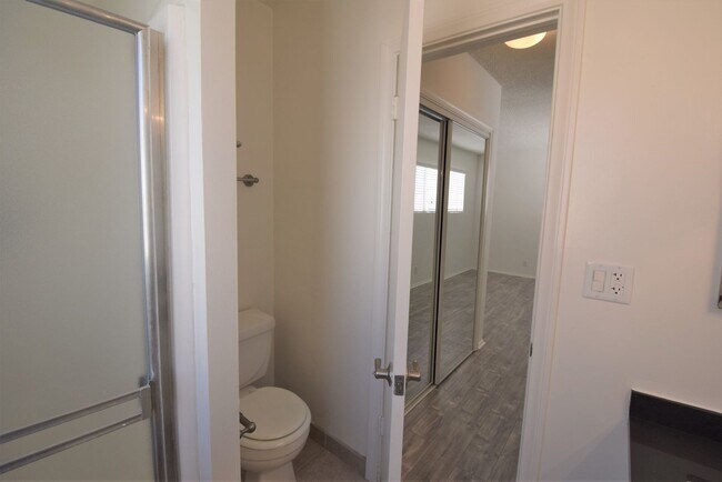Building Photo - 5036