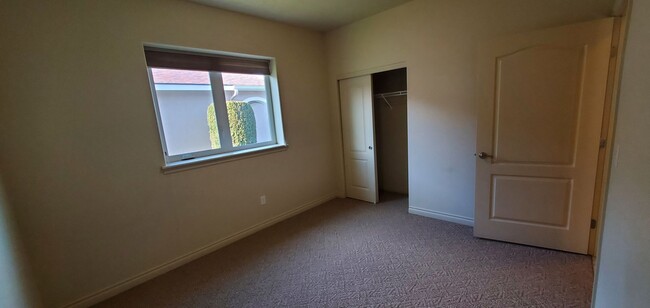 Building Photo - 9616 Vincenzo Dr