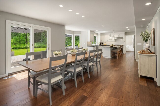 Building Photo - Furnished Redmond Home | Short-Term 3–6 Month Lease | Avail Now!