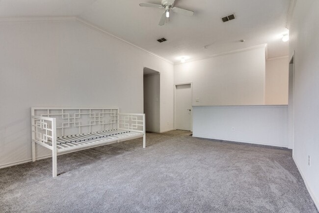 Building Photo - 320 S Mesa Verde Way