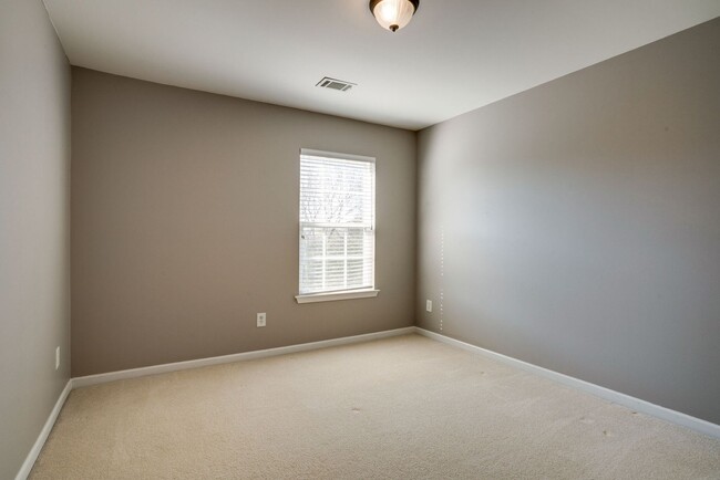 Building Photo - AVAILABLE NOW! 3- or 4-bed/3.5-bath in Bre...