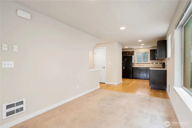 Building Photo - Urban Townhome in Lake City – 3B/2B, Garag...
