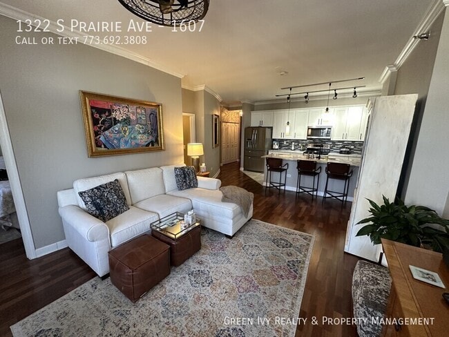 Building Photo - 1322 S Prairie Ave