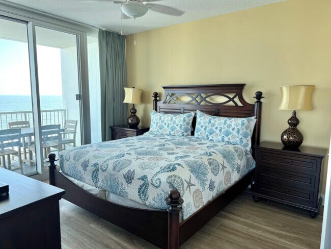 Building Photo - 521 W Beach Blvd