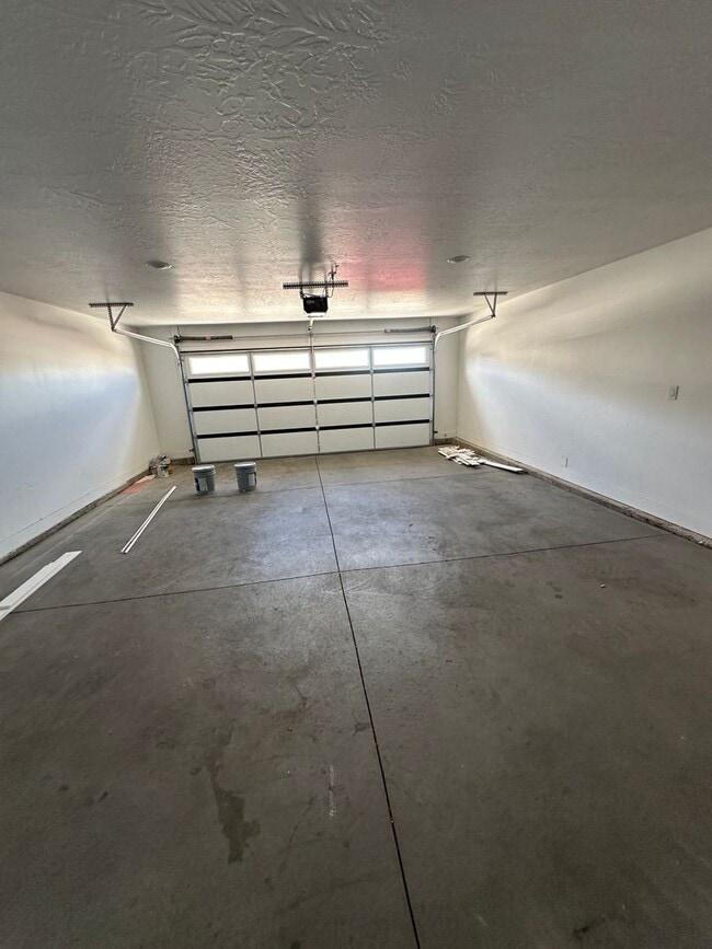 Building Photo - 881 S 25 E