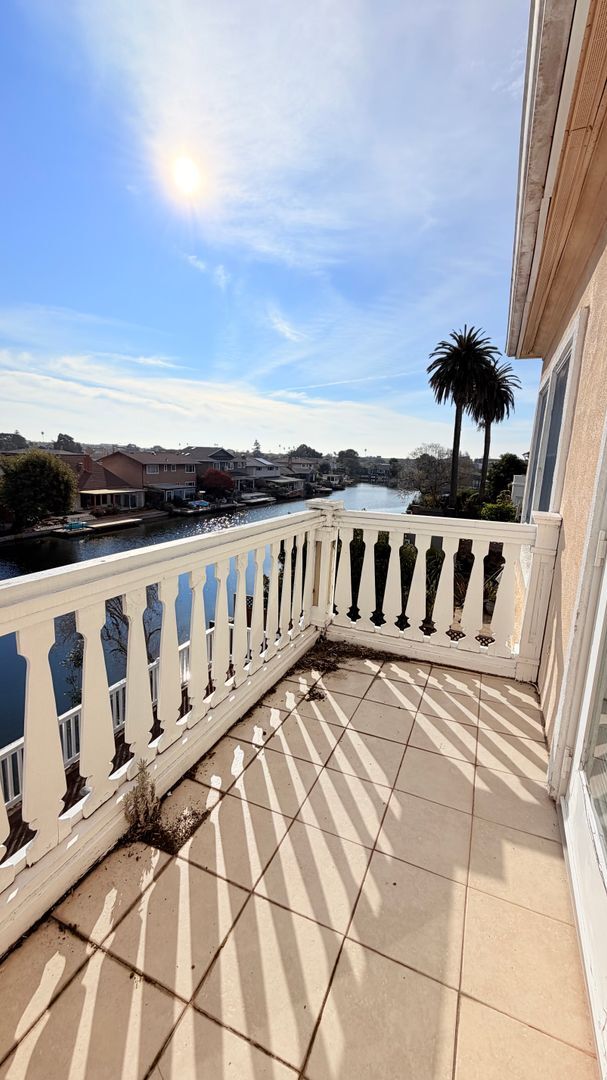 Building Photo - 738 Palmera Ct