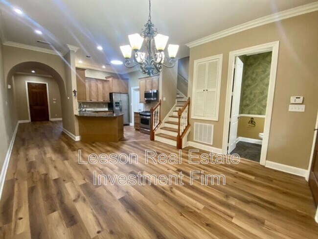 Building Photo - 1040 Sunshine Ln