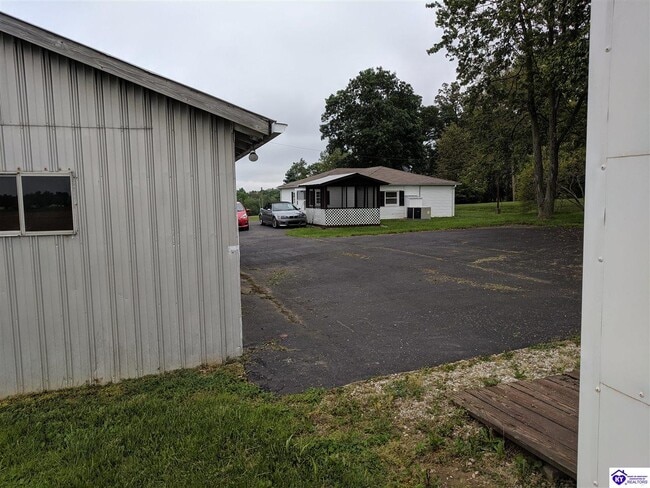 Building Photo - 638 Miller Rd