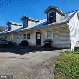 Building Photo - 107 4th St