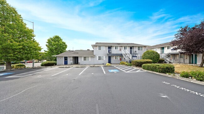 Building Photo - 2 Bed 1 Bath - Pet per Approval - Downtown Location - NAS Whidbey