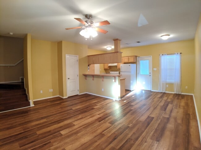 Building Photo - 808 W Arroyo Park Ln