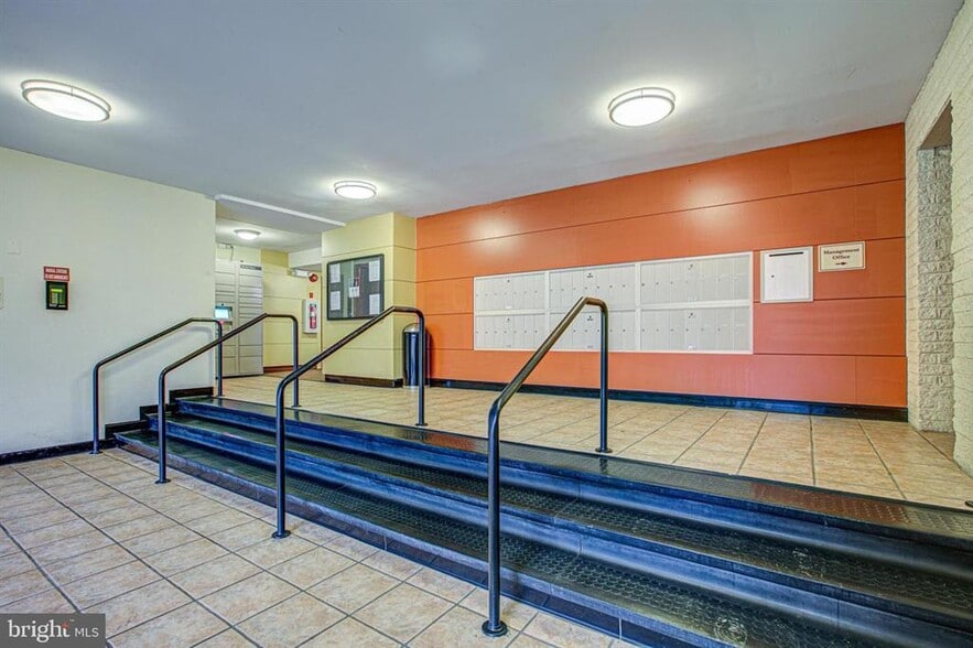 Building Photo - 16 S Van Dorn St