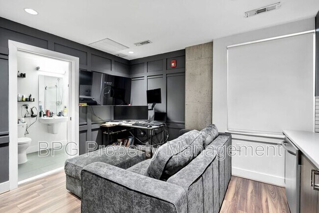 Building Photo - 1111 Oren St