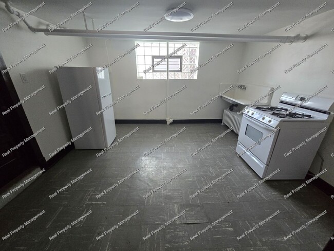 Building Photo - Charming 3 Bedroom Bungalow