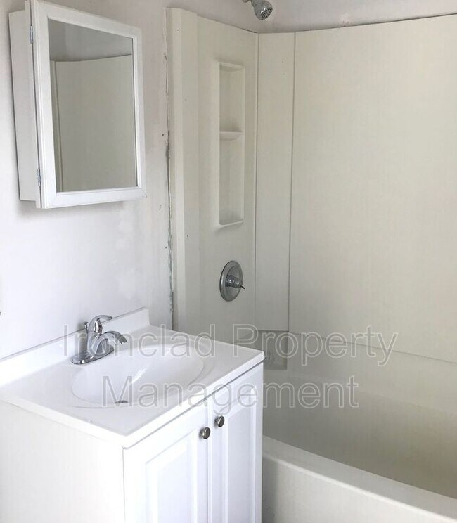 Building Photo - 12 Silver St