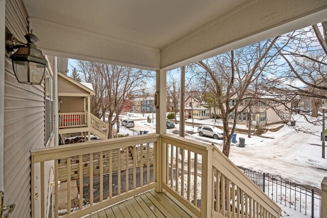 Building Photo - Spacious 3BR 2Bath Townhome in the desirable Seward Neighborhood!