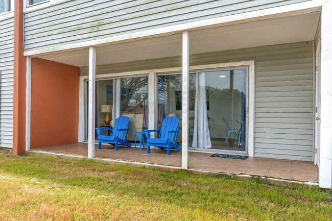 Building Photo - 4000 Gulf Terrace Dr