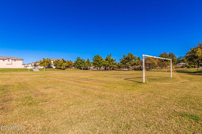 Building Photo - Updated 4 bed/3 bath Home in Gilbert