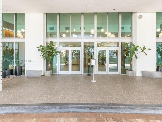 Building Photo - 350 S Miami Ave