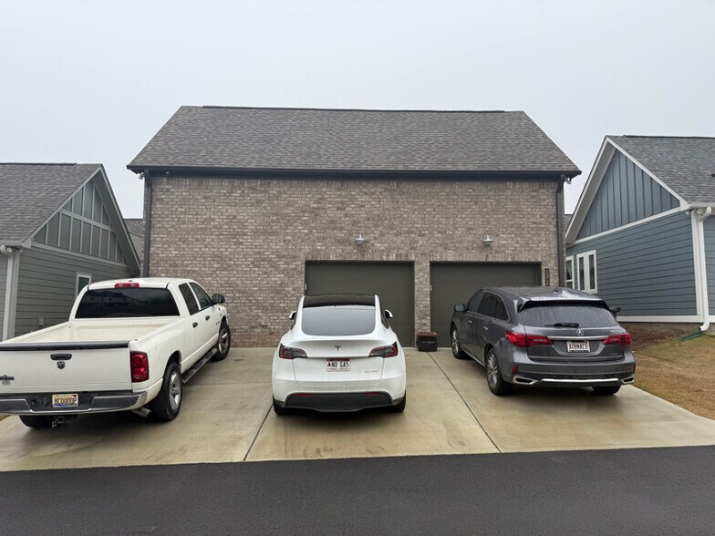 Building Photo - 1725 Coburn St