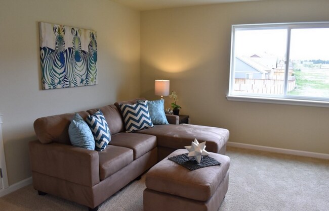 Building Photo - Main floor master suite! 4 bedroom luxury ...