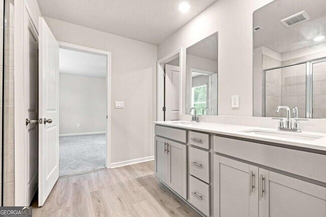 Building Photo - 176 Meander Dr