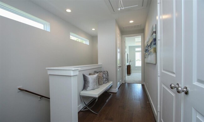 Building Photo - 5903 Val Verde St