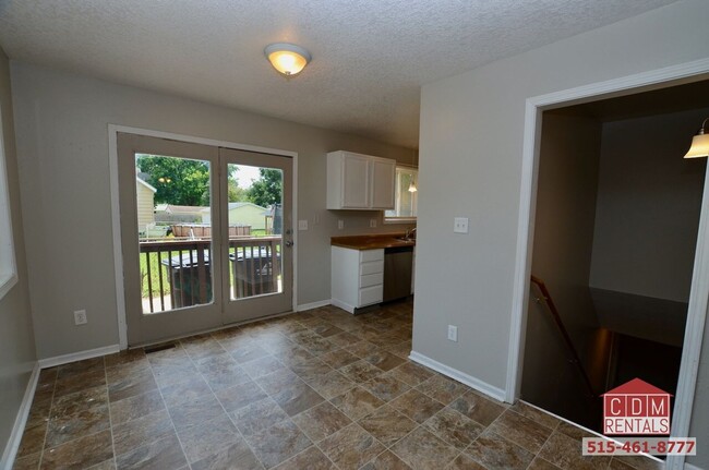 Building Photo - Excellent Des Moines Home