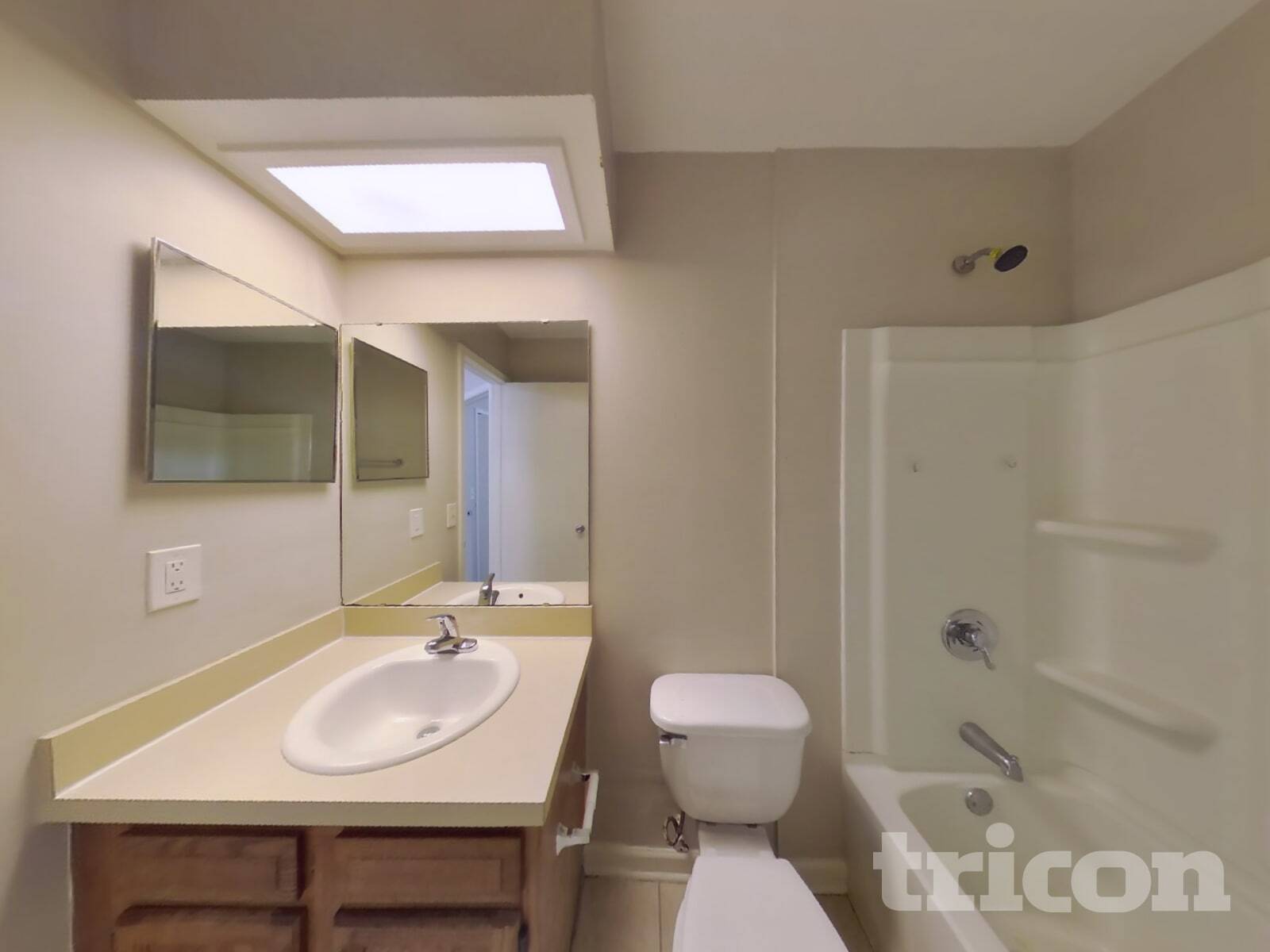 Building Photo - 1487 Rose Hill Dr E