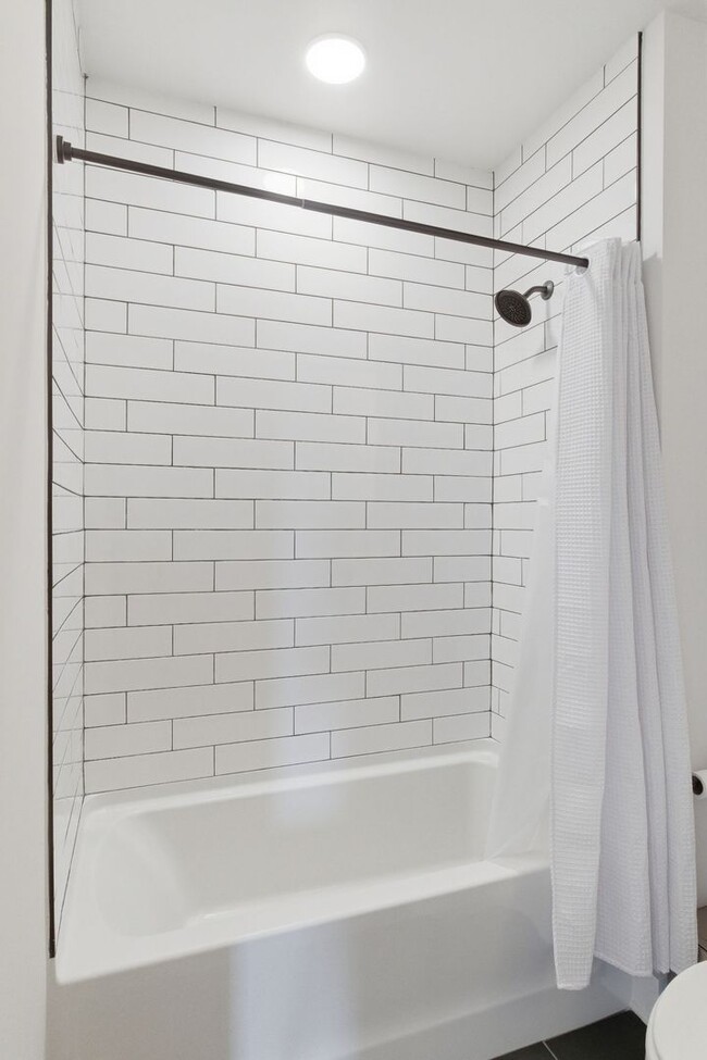 Building Photo - Modern Townhome in Madison