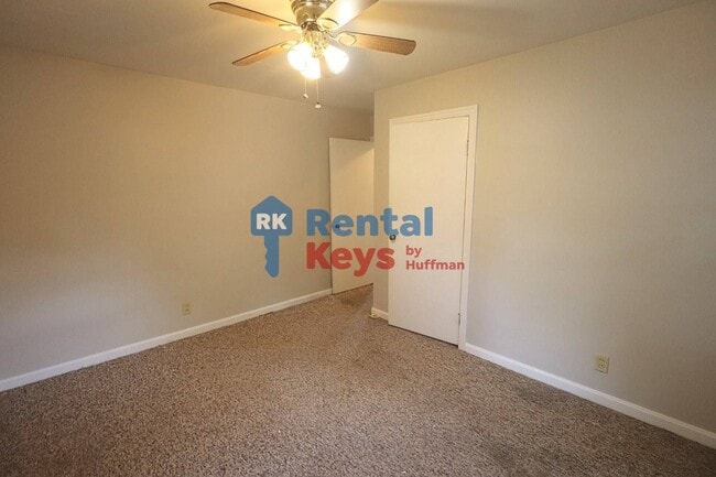 Building Photo - 2559 Sweetser Ave