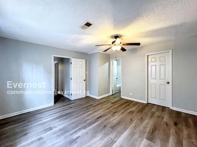 Building Photo - 533 Burkman Dr