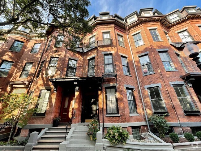 Building Photo - 43 Milford St